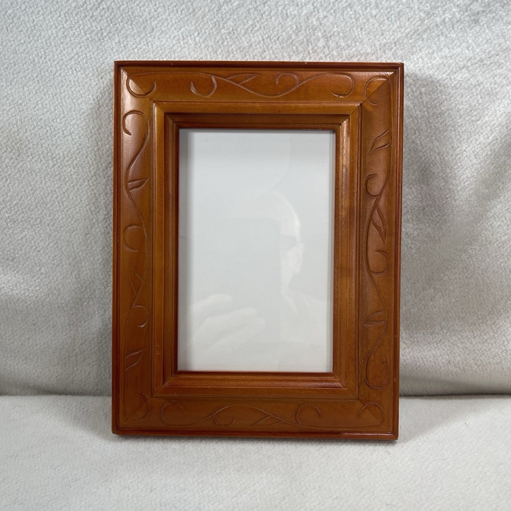 Vtg Carved Wooden Picture Frame Scroll Pattern 4x6”