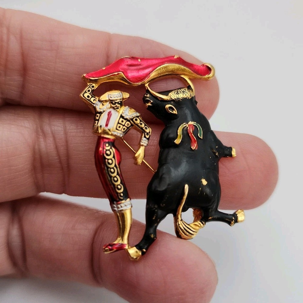 Vtg Matador Bull Brooch Gold Damascene Red Black 1.5