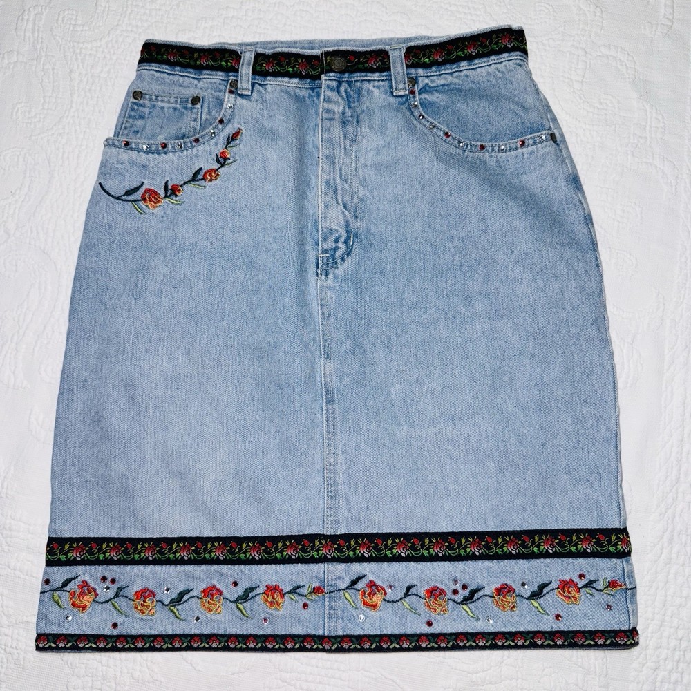 Denim Skirt Embroidered 100% Cotton Size 8 Cottage Core  Vtg Floral Details