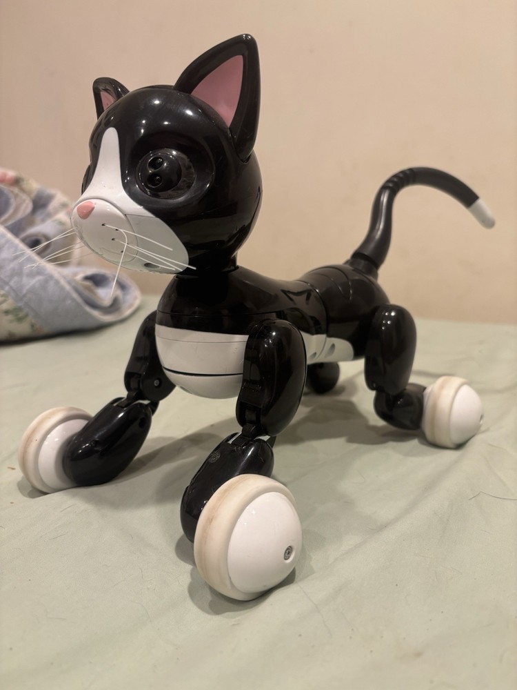 Zoomer Kitty Black Color 2015 By Spinmaster Model 6024412 WORKING