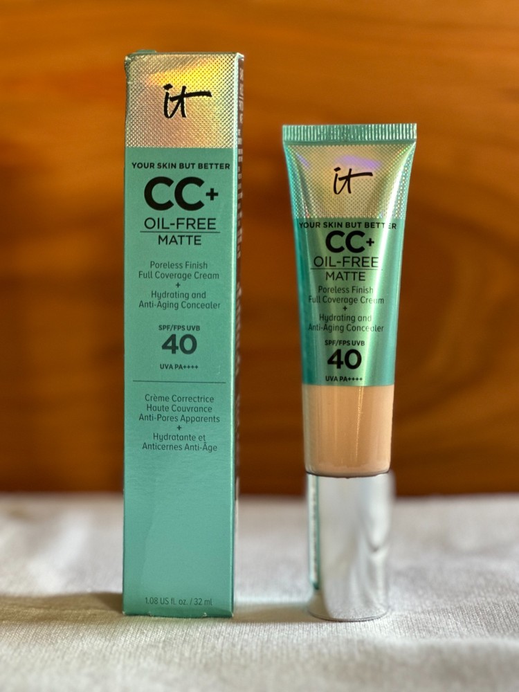 IT Cosmetics  CC+ Cream Natural Matte Foundation with SPF 40, Fair Light,1.08 oz