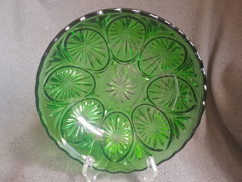 Vintage Anchor Hocking Avocado Green Starburst Medallion 7.75
