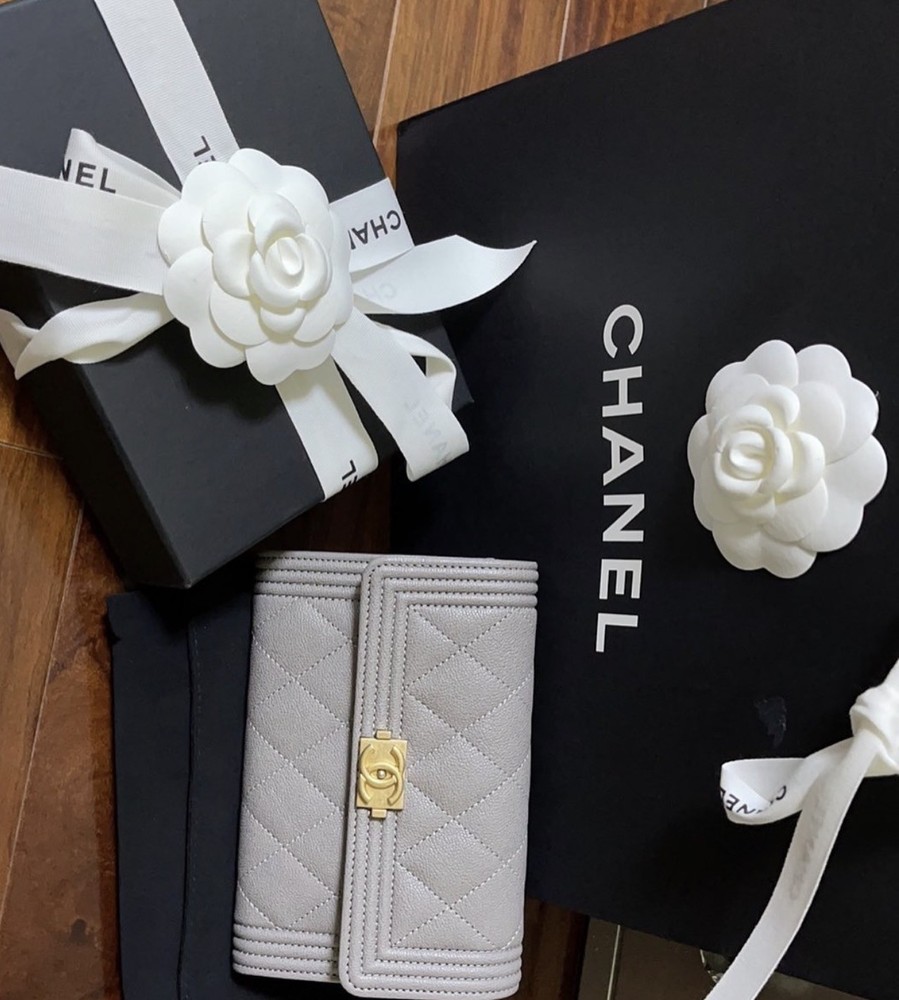 {100% genuine} Chanel boy caviar gold bifold wallet for women