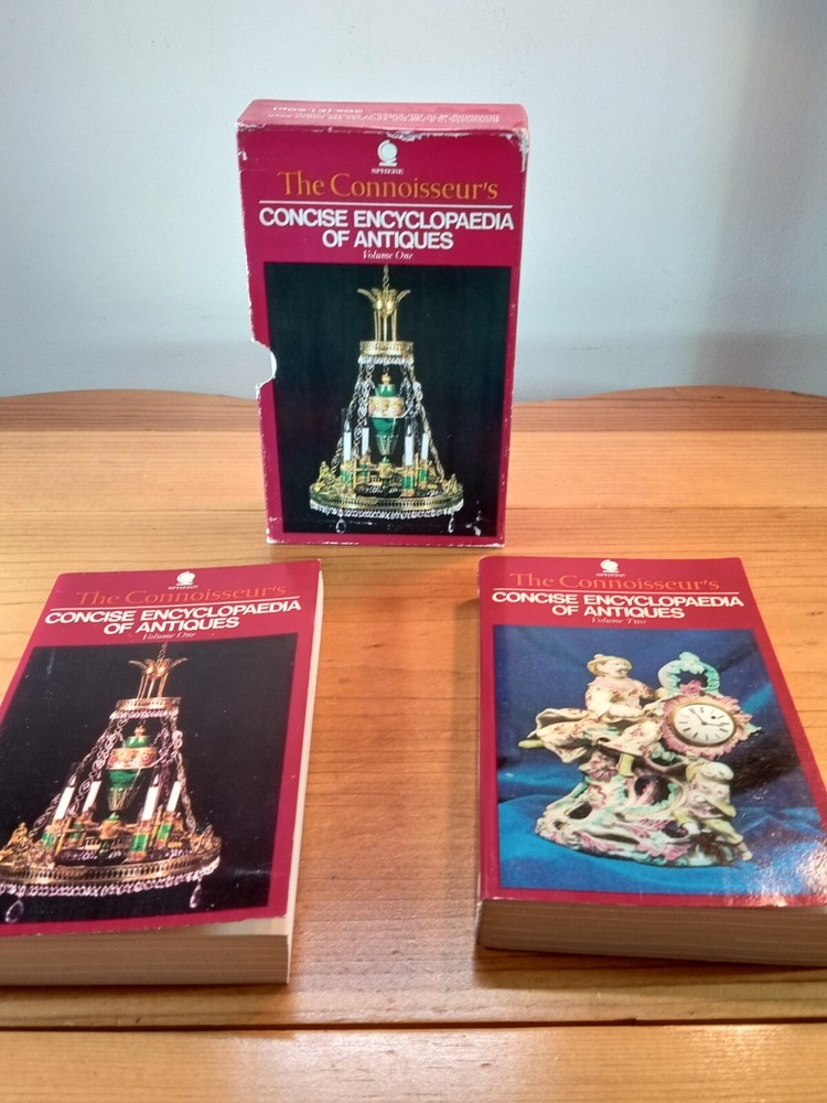 The Connoisseurs Concise Encyclopedia of Antiques Vol 1 & 2 (1969) (ID:21164)👍