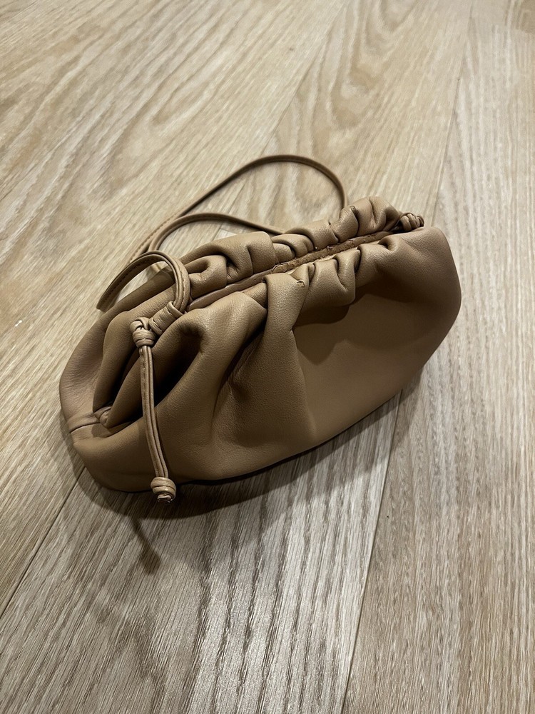 Bottega Veneta - Beige Mini Pouch Clutch - Calfskin - Pre-Owned