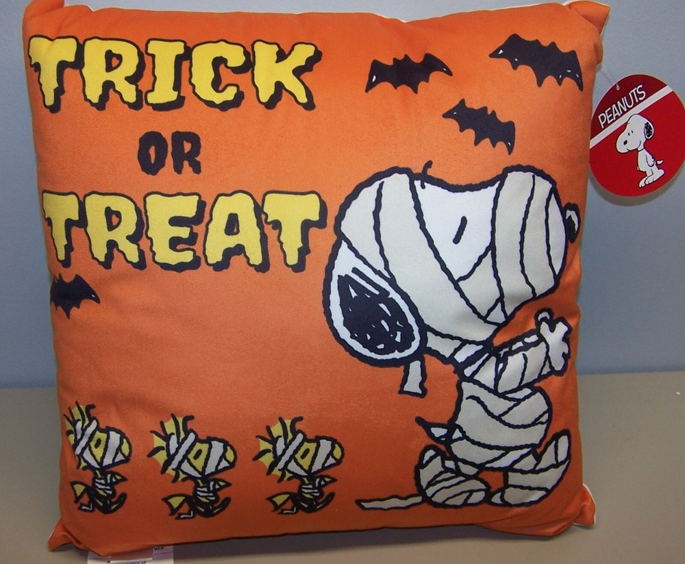 Charlie Brown Snoopy Halloween Throw Pillow 18x18 Inches