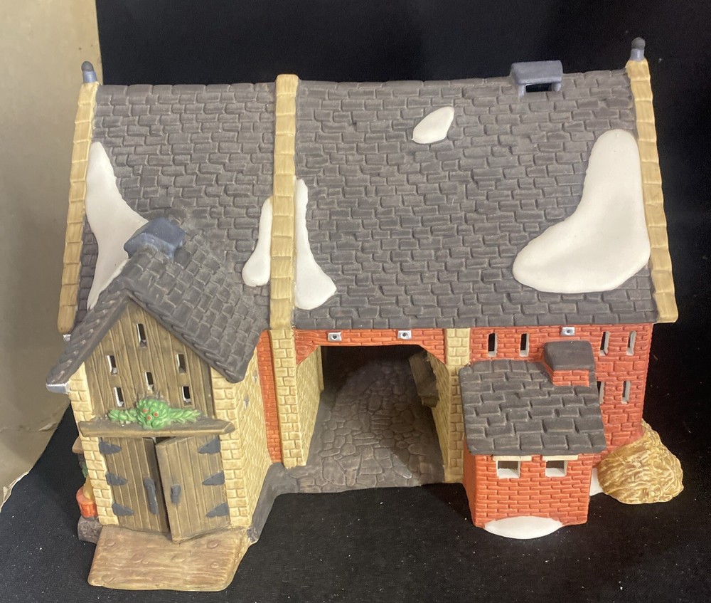 Dept 56 Butter Tub Barn Dickens' Village Series 58338 EUC W/box & Lights
