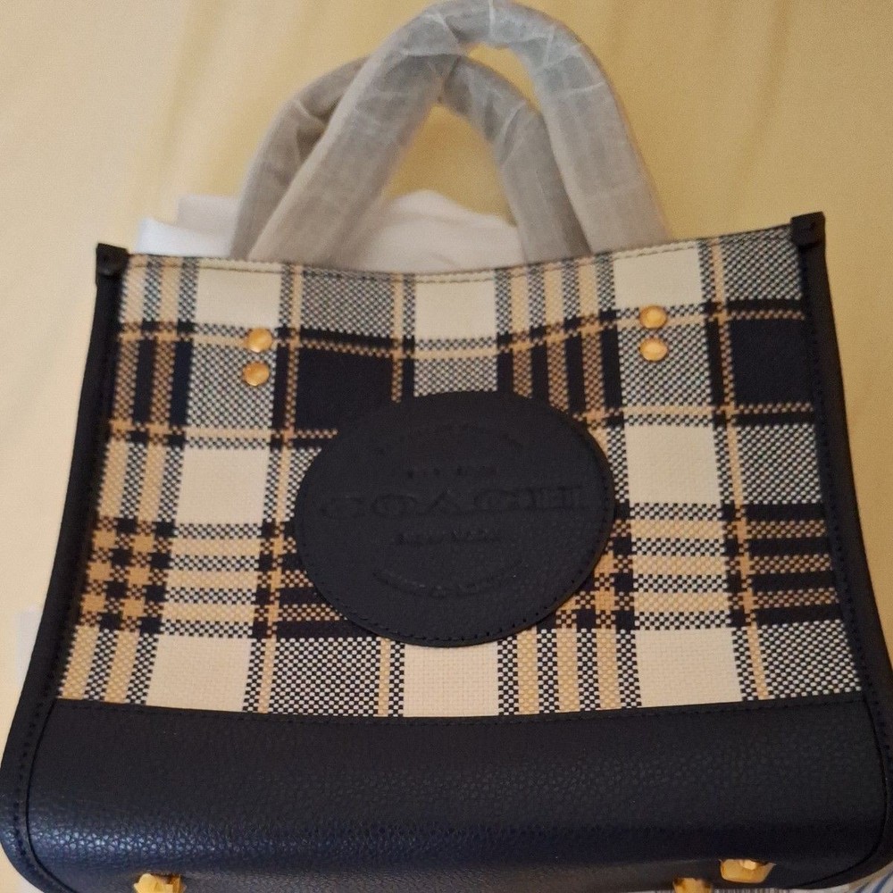 COACH Field Tote 22 - Stylish Shoulder Bag & Handbag for Women