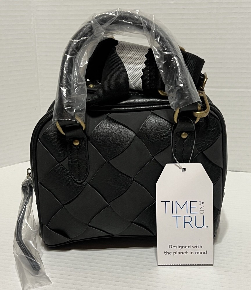 Time and Tru Black Small Cambridge Crossbody Bag with Zipper NWT