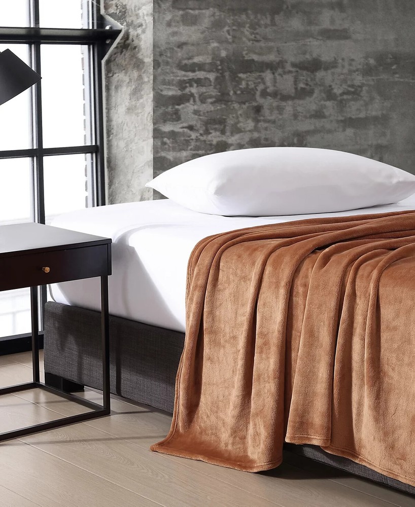 Kenneth Cole Reaction Solid Ultra Soft Plush Fleece Blanket, Full/Queen-image
