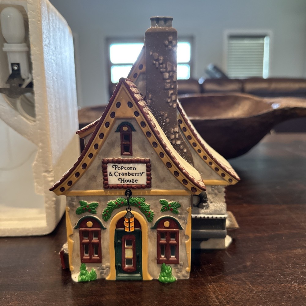 Vintage Dept 56 North Pole Series Popcorn Cranberry House 56388 Christmas Village Collectible