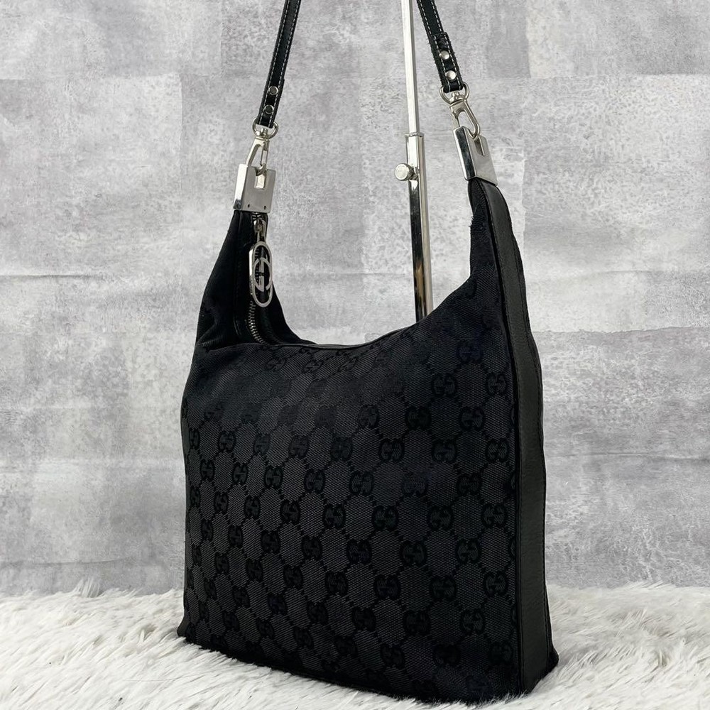Gucci GG Logo Embossed Canvas Tote Bag Black Preowned 8.3 Inch Zipper