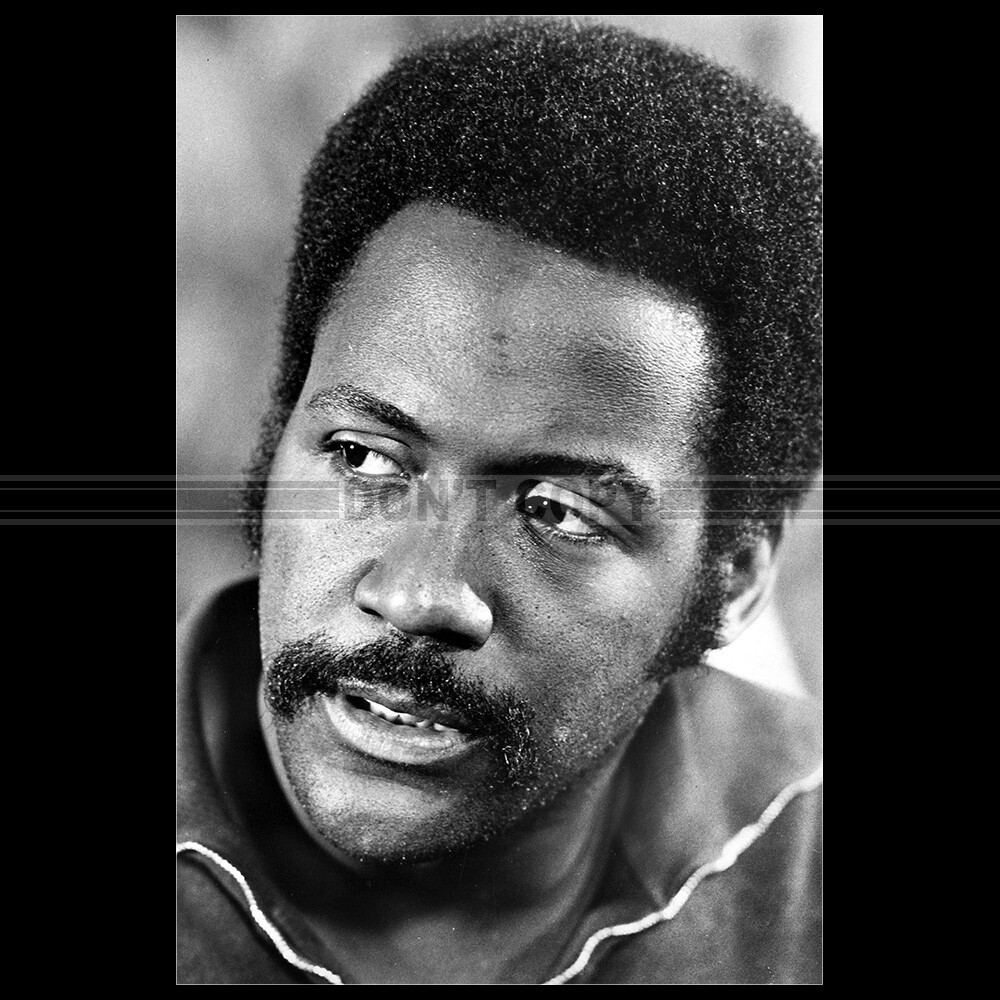 Photo F.022523 RICHARD ROUNDTREE (SHAFT IN AFRICA) 1973