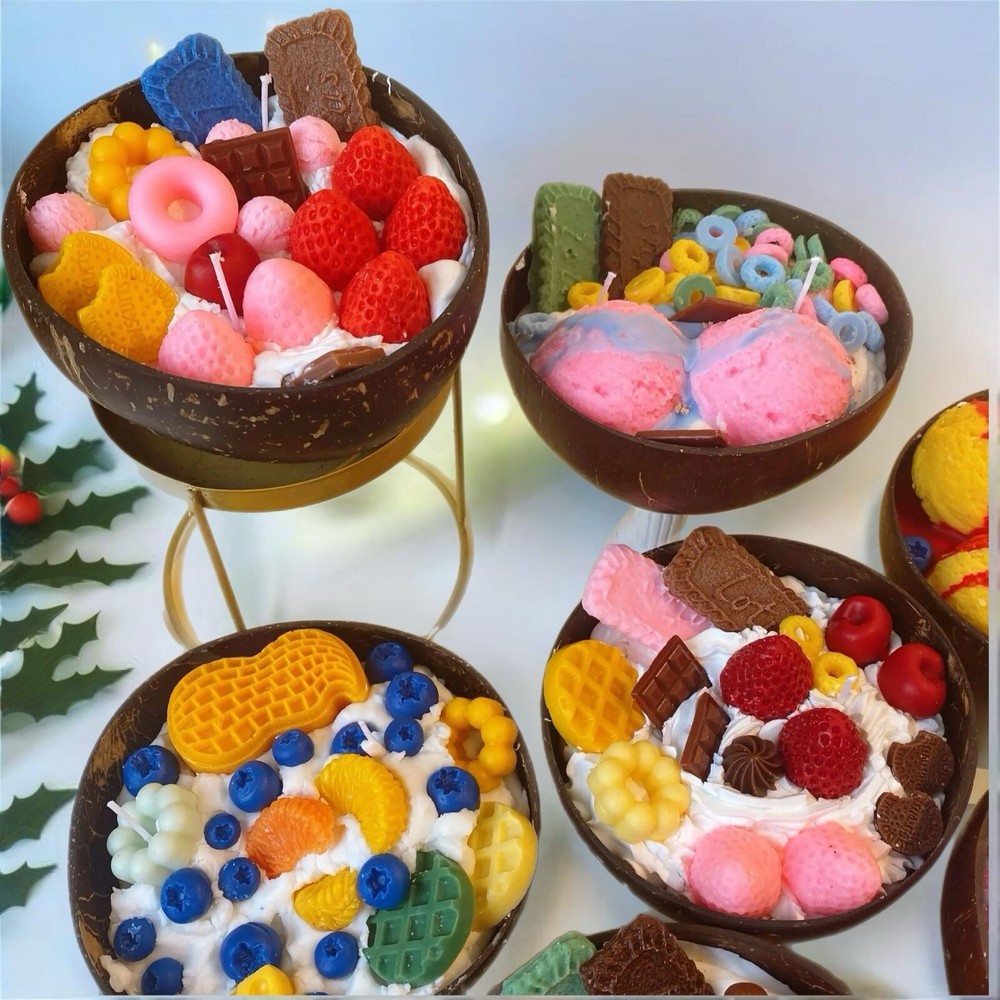 Helado de Navidad con diferentes adornos velas hechas a mano en pera inglesa Sce