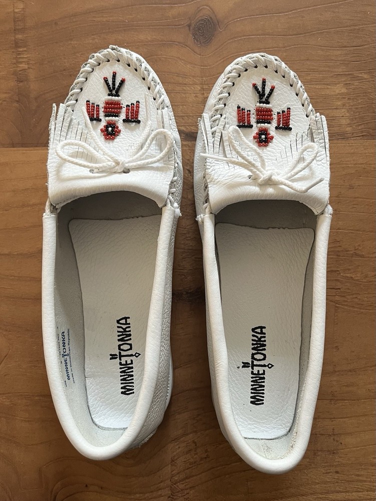 Minnetonka Moccasins Womens Size 9 Thunderbird Beaded Fringe Leather Loafers