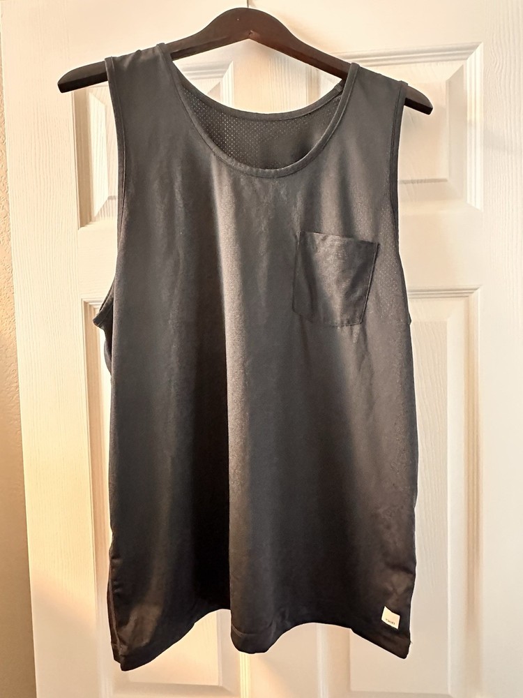 Vuori Men's Large Grey Lightweight Breathable Muscle Tank with Logo Pocket