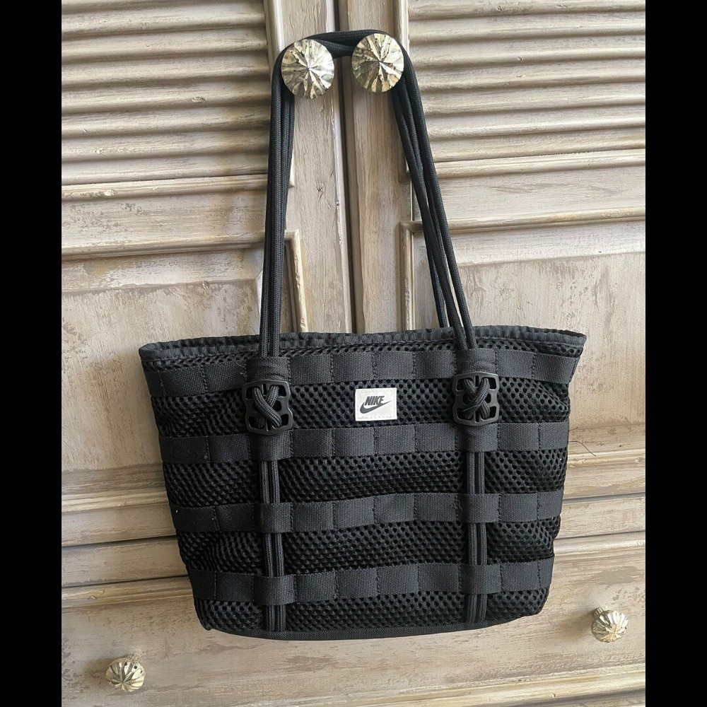 NWOT NIKE Air Black Tote Bag Insulated / Zipper Closure / Pockets