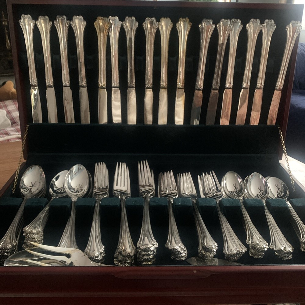 FB Rogers AMERICAN CHIPPENDALE  Silver Plated Flatware Set 84 Pcs - 16 Service +