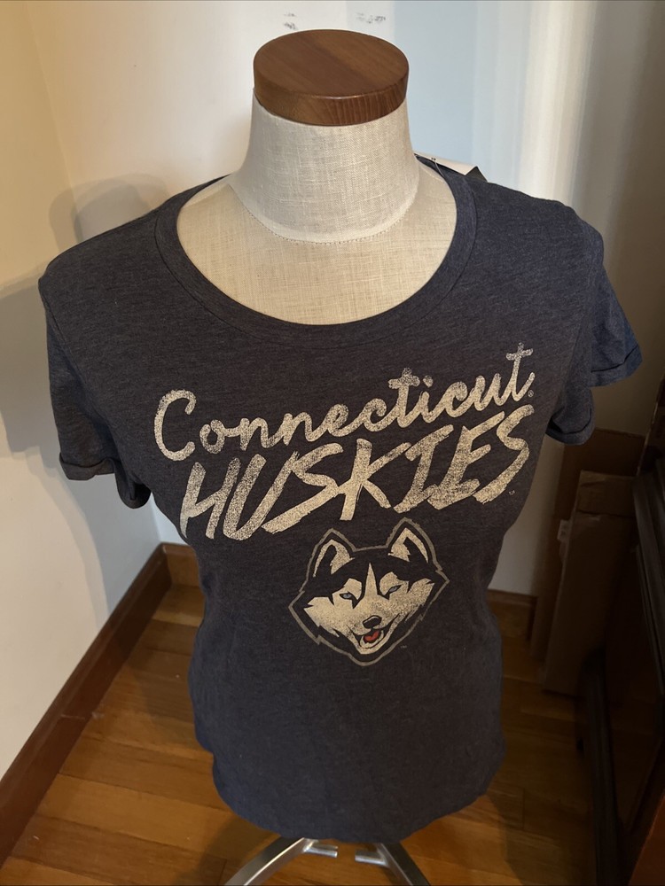 NWT UNIVERSITY OF CONNECTICUT SHORT SLEEVE SHIRT WOMENS SIZE M