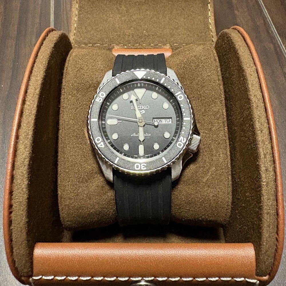 Seiko 5 Automatic Black Winding Watch for Men