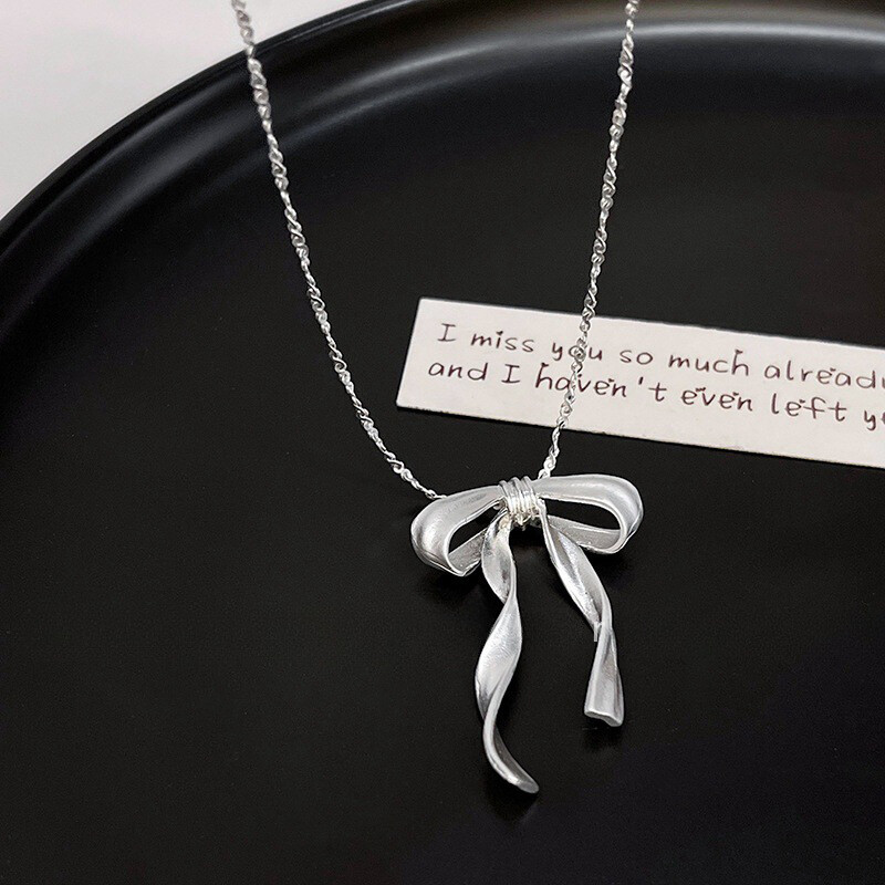 Silver Elegant Bow Pendant Clavicle Chain Necklace for Women Luxury Party Jewelry