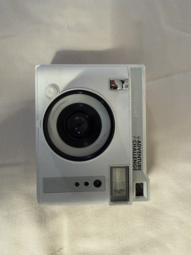 📷 Lomography Lomo’Instant Camera – Adventure Challenge Edition – White – Untes