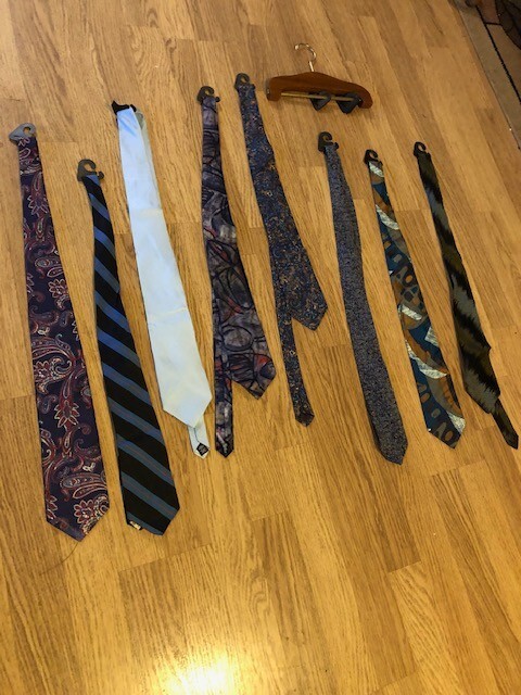 8 Neck Ties with Wooden Hanging Valet - Assorted Brands