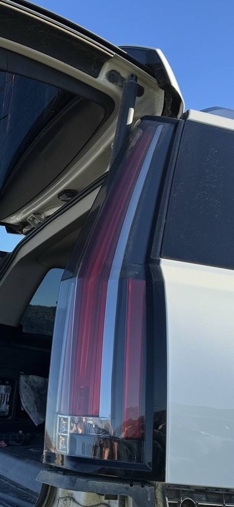 2015-2020 Cadillac Escalade Passenger Right Taillight Tail Light Lamp Lens OEM