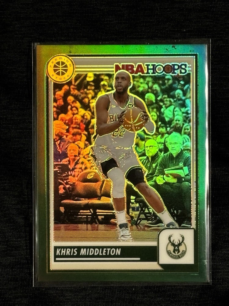 23-24 NBA Hoops Premium Stock Khris Middleton #73 Green Prizm 56/75 SP 🔥