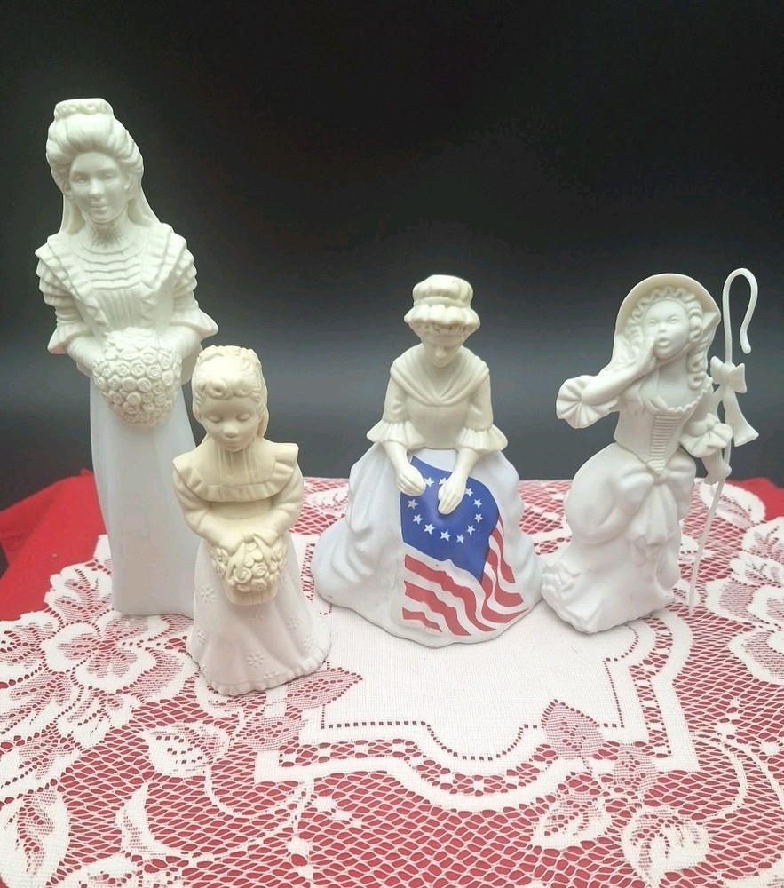 Vtg Lot Of 4 Avon Collectables  Cologne & Perfume Bottles Detailed Pretty