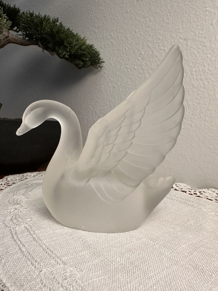 Vintage Crystal/ Glass Frosted Swan Figurine Home Decor