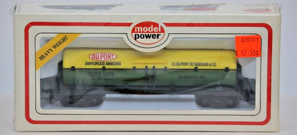 Model Power HO Scale 40' Chemical Tank Car 6921H Dupont Plastic Electric Train