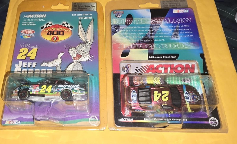 NASCAR Jeff Gordon #24 DuPont ChromaLusion & Looney Tunes 1:64 Action Diecast