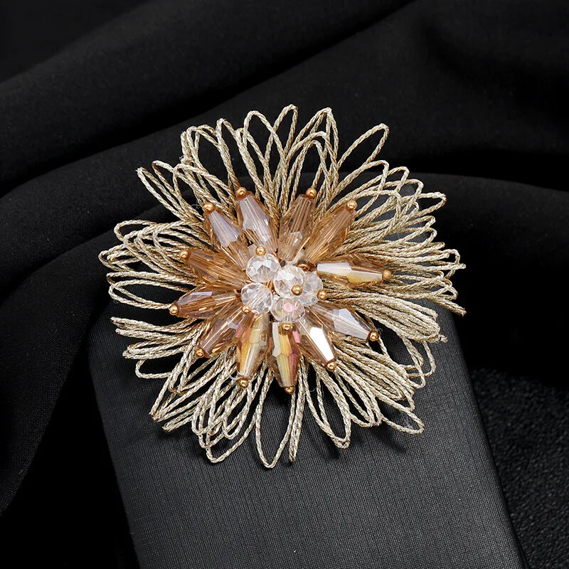 Trendy Female Crystal Flower Brooch Exquisite Luxury Women Jewelry Gifts