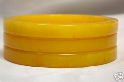 VINTAGE WIDE YELLOW MARBLED BAKELITE BANGLE OR 3 THIN