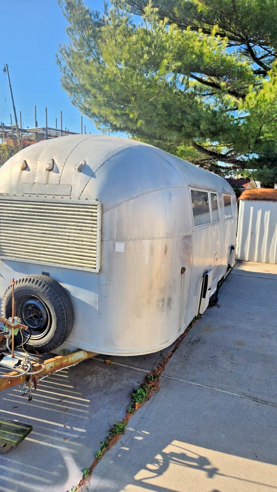 Vintage 1963 Airstream Safari