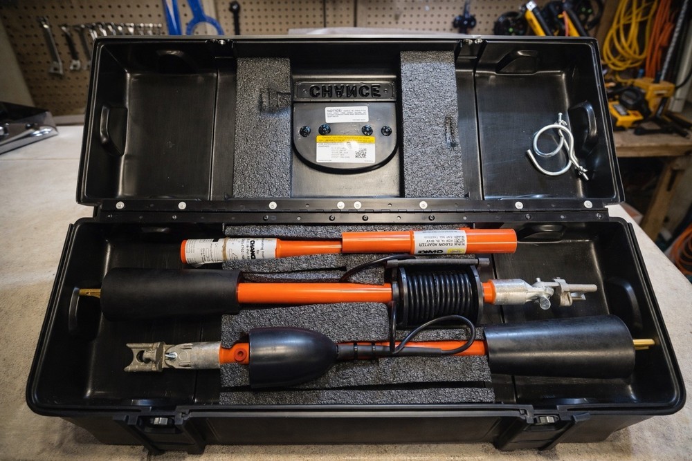 Hubbell Chance Digital Phasing Tester Kit H-1876-1 16KV and 35kv adapters