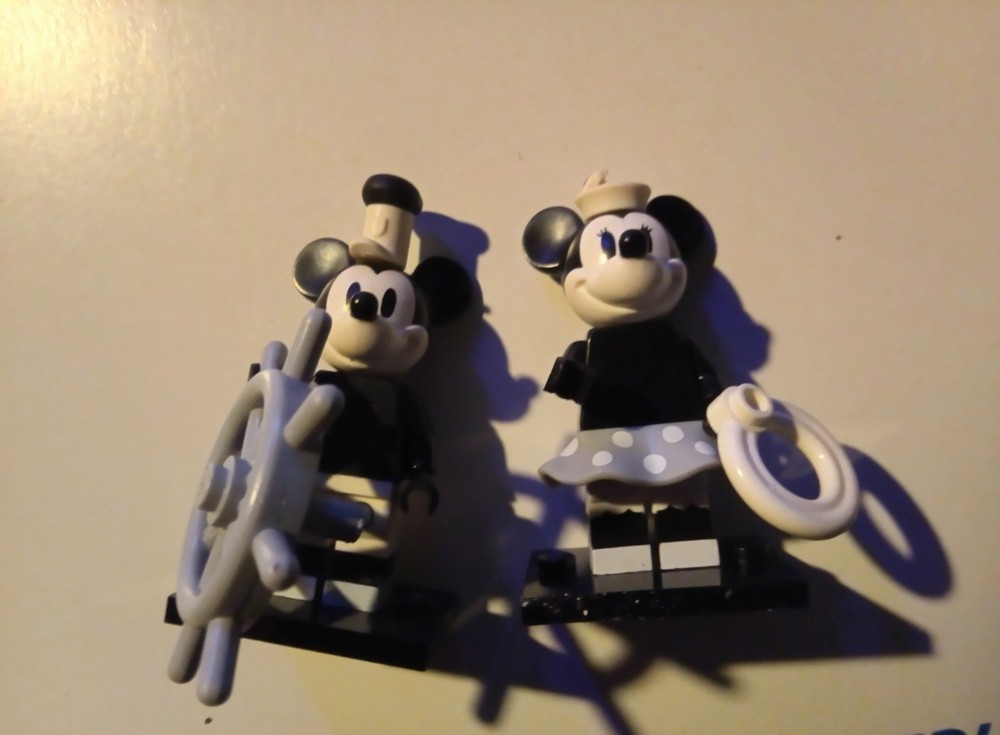 LEGO Minnie and Steamboat Mickey Collectible Minifigures Disney Series 2