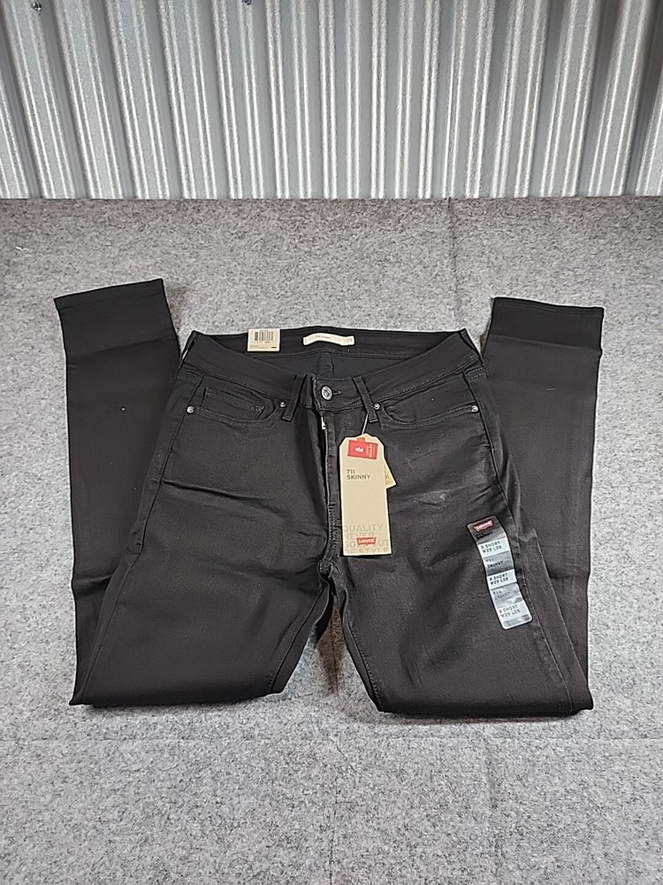 Levi's 711 Skinny 8 Short 29x28  Soft Black Sculpt Stretch New w Tags