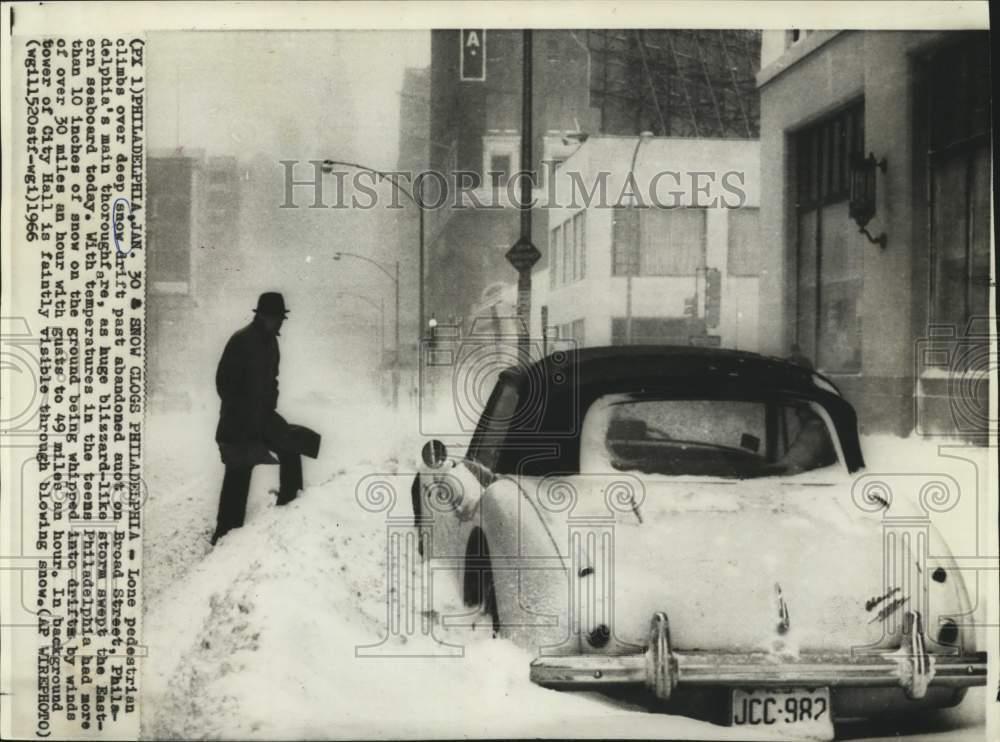 1966 Press Photo Pedestrian Navigates Deep Snow on Broad Street, Philadelphia