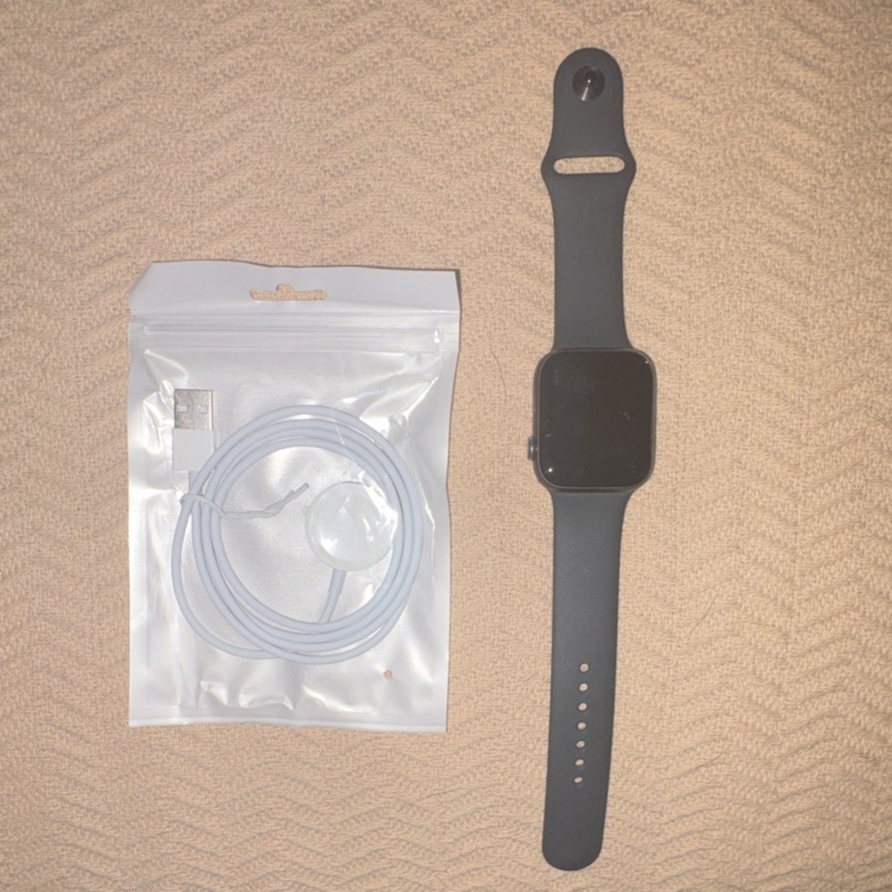 Apple Smart Watch 44mm Black Silicone Band Heart Rate Monitor