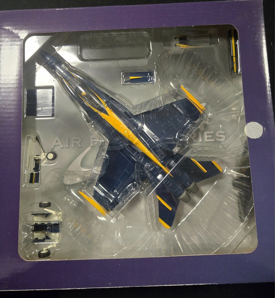 Hobbymaster 1:72 Scale U.S. Navy Blue Angels F/A-18C #4 Aircraft HA3514 Rare