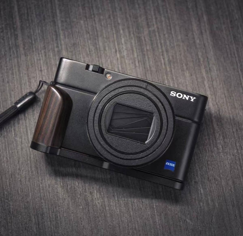 Sony RX100M7 Hand Grip for Better Control and Comfort