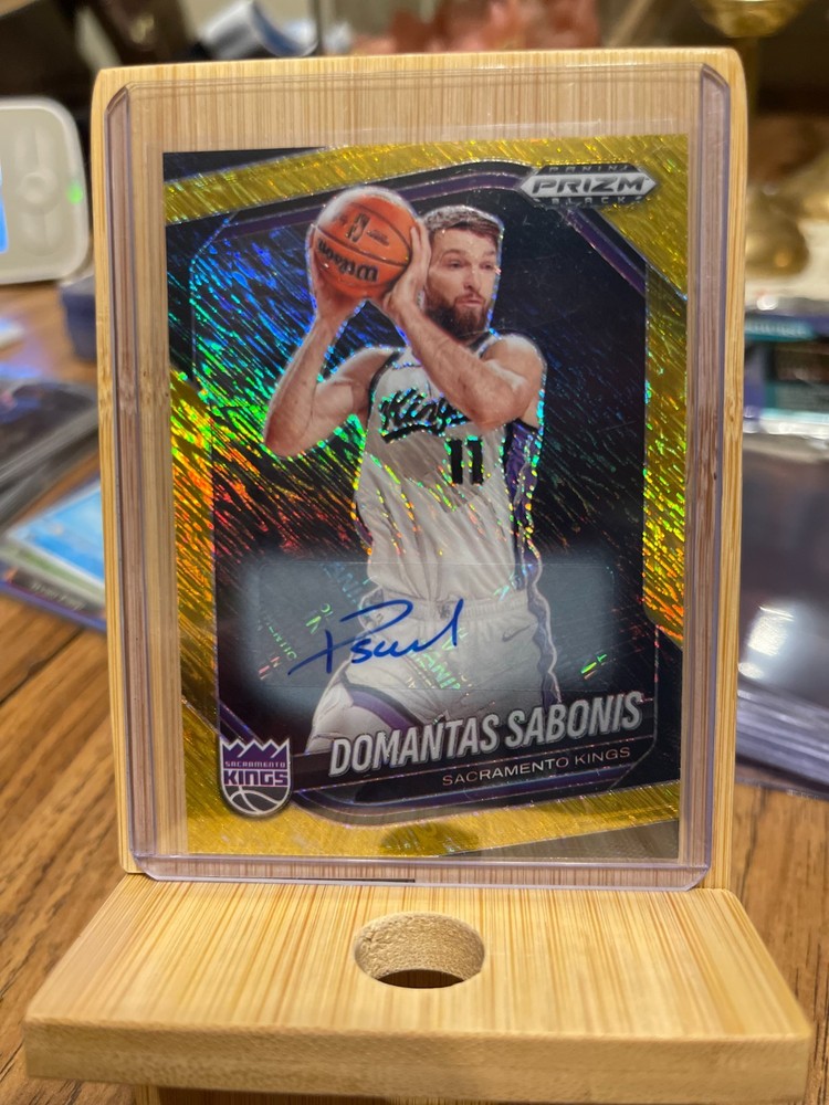 2024 Panini Prizm Black Domantas Sabonis #109 Gold Shimmer Auto 06/10