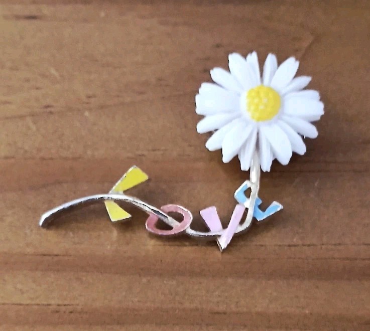 Vtg 60's Daisy Brooch White Yellow Gold Tone with the word 