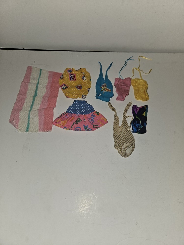 Lot of 8 VINTAGE 1987 CALIFORNIA DREAM MIDGE BARBIE Clothes Swimsuits Towel