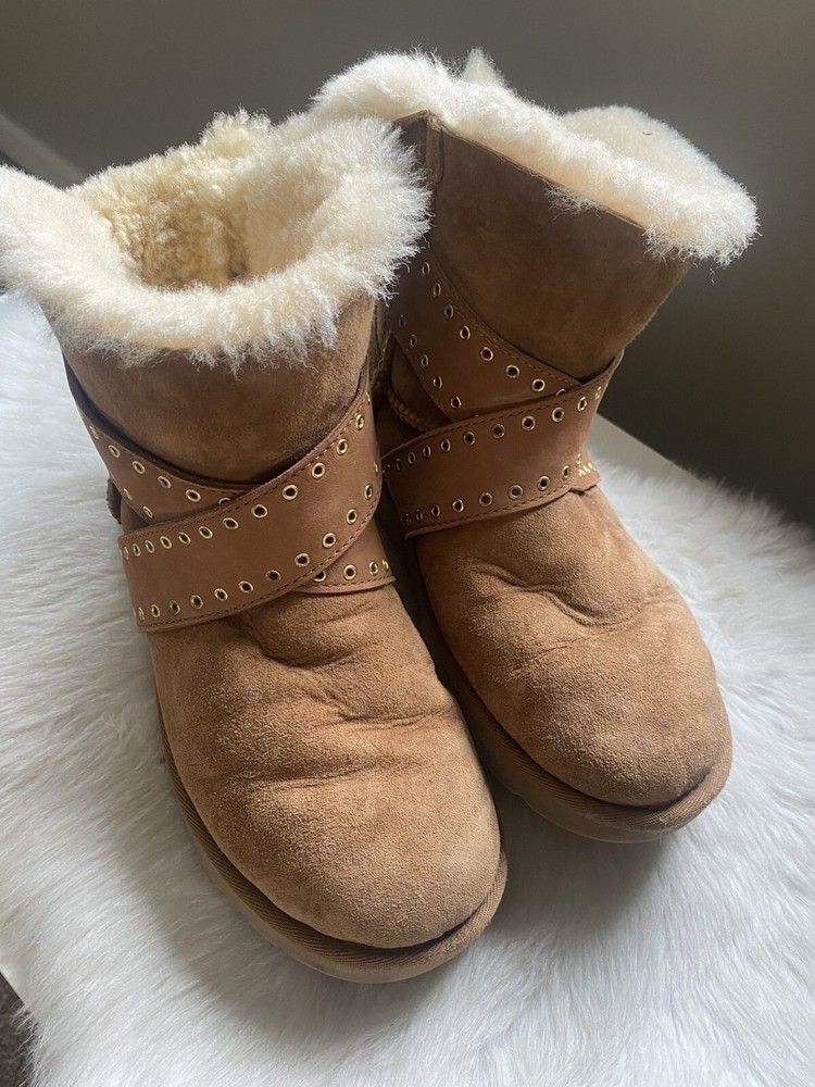 UGG Women's Cameron Chestnut Bailey Bow Short Boots Size US 7 UK 5.5 EU 38