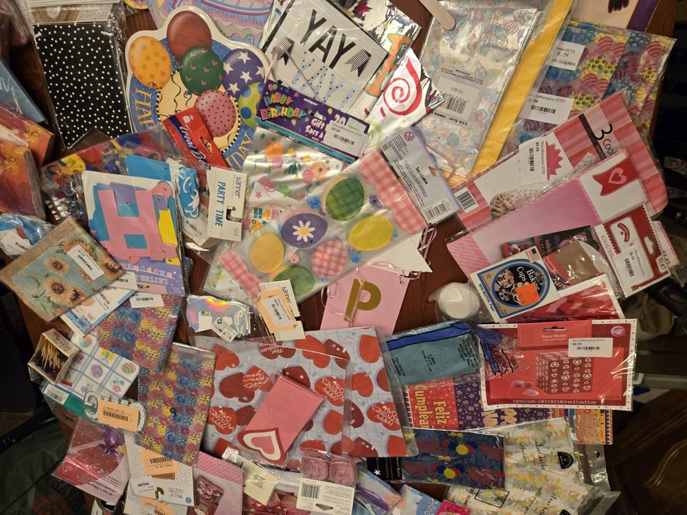 Huge Lot of 188 Party Supplies – Variety Pack D199