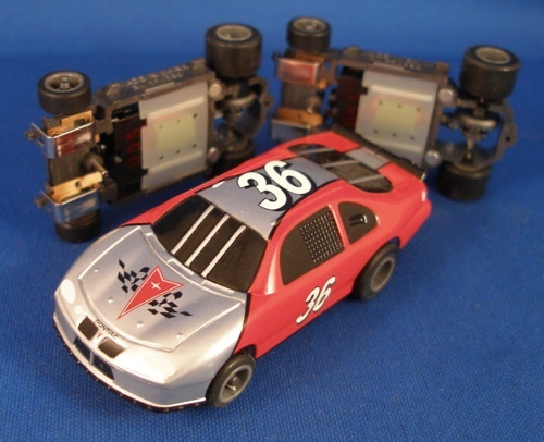2002 LIFE-LIKE RARE PONTIAC EXCITEMENT 36 Slot Car 9513