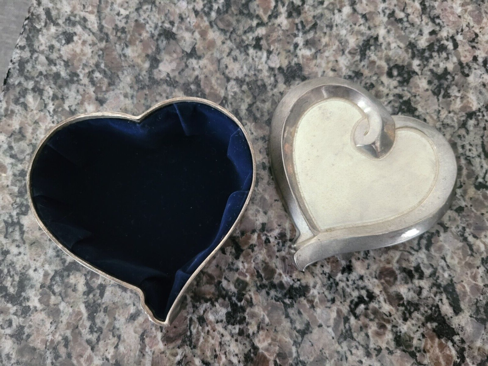 Vintage Things Remembered Silver Heart Ribbon Trinket Jewelry Box  Blue Inside